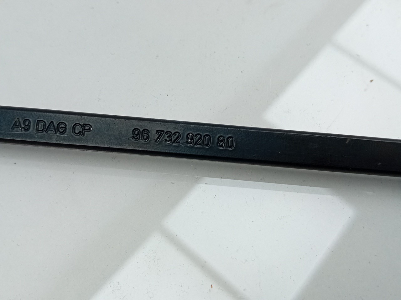 Haste / braço de escova limpa vidros frente direita PEUGEOT 208 Imagem-2