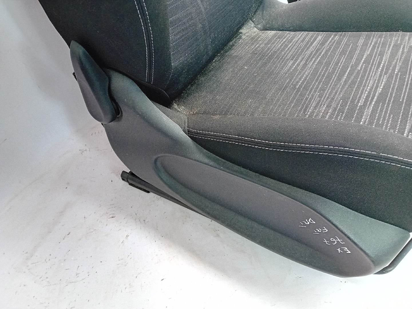 Banco frente direito PEUGEOT 208 Imagem-1