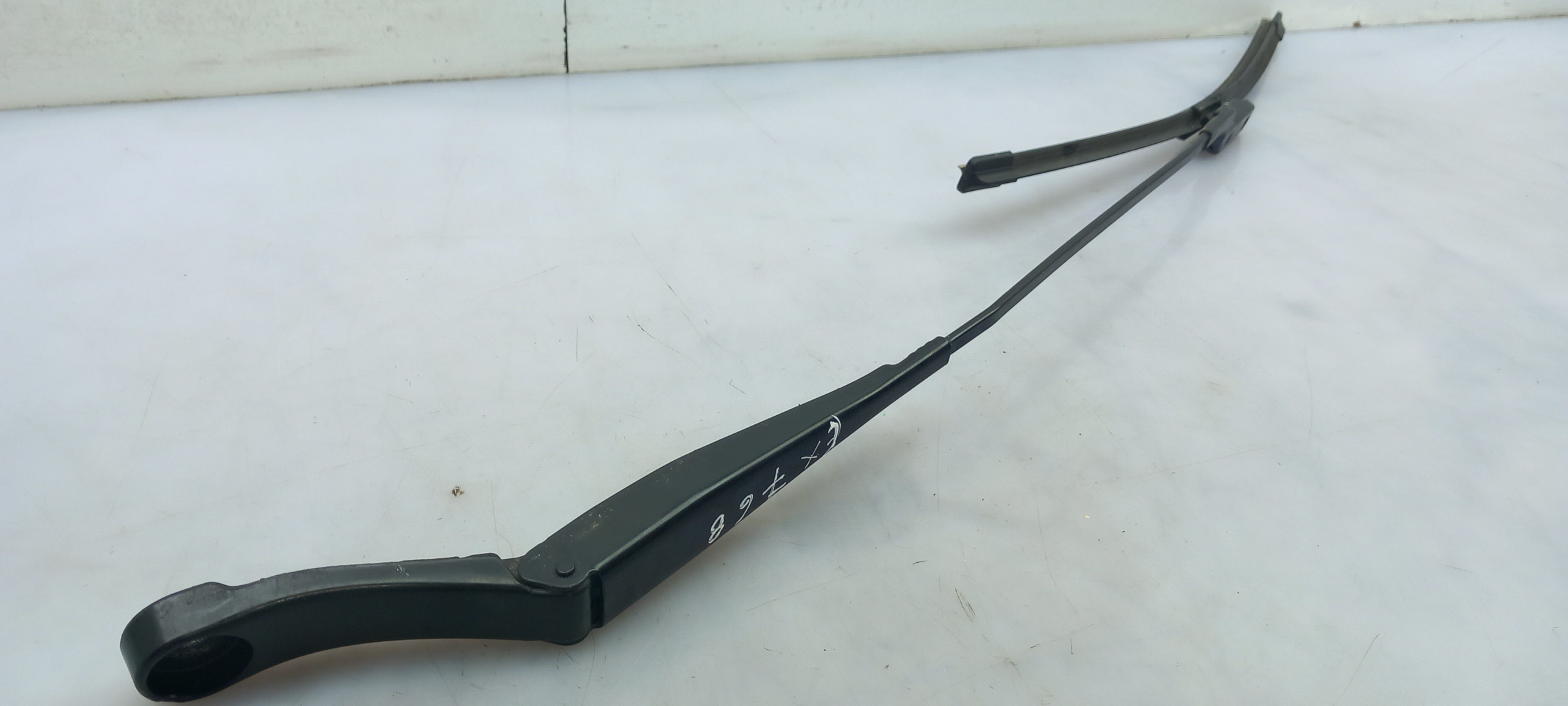 Windscreen wiper arm Left front