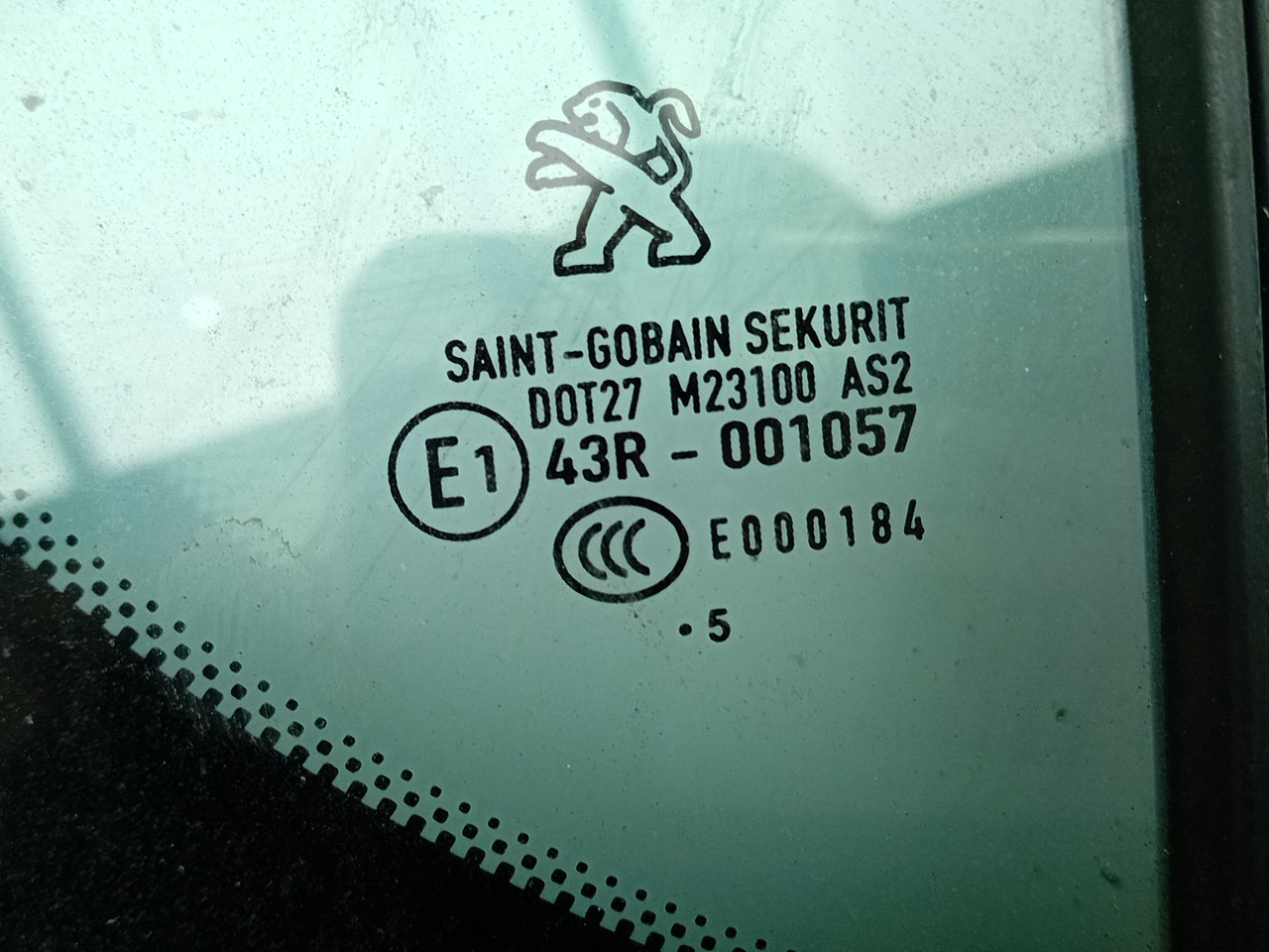 Vitre triangulaire arrière Droite PEUGEOT 308 II Imagem-2