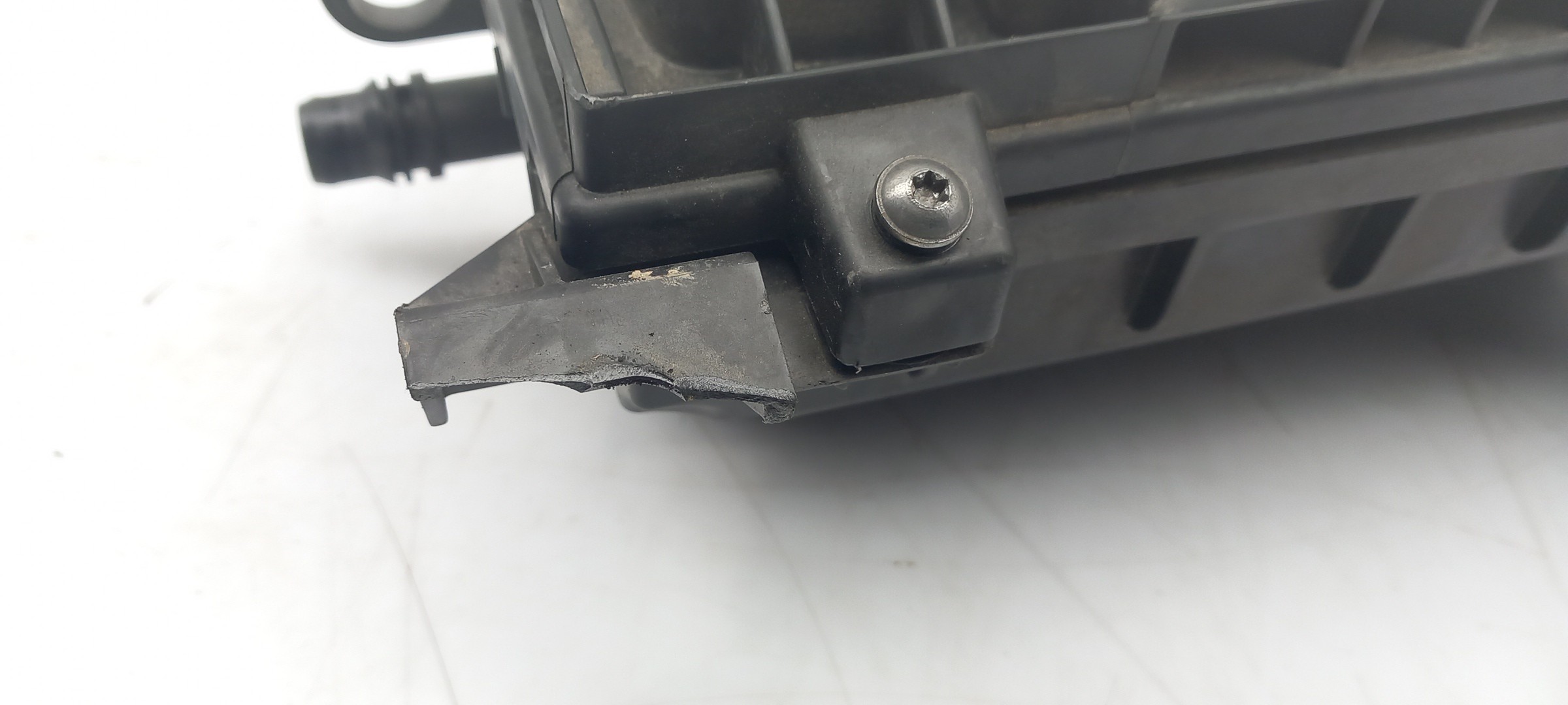 Air filter box PEUGEOT 308 II Imagem-1