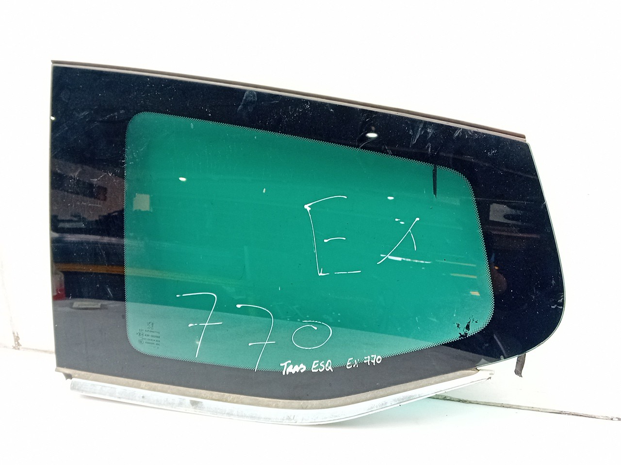 Left rear quarter glass