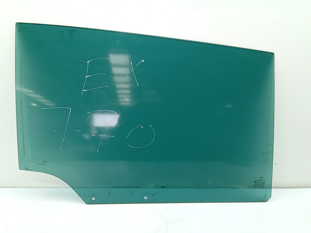 Right rear door glass