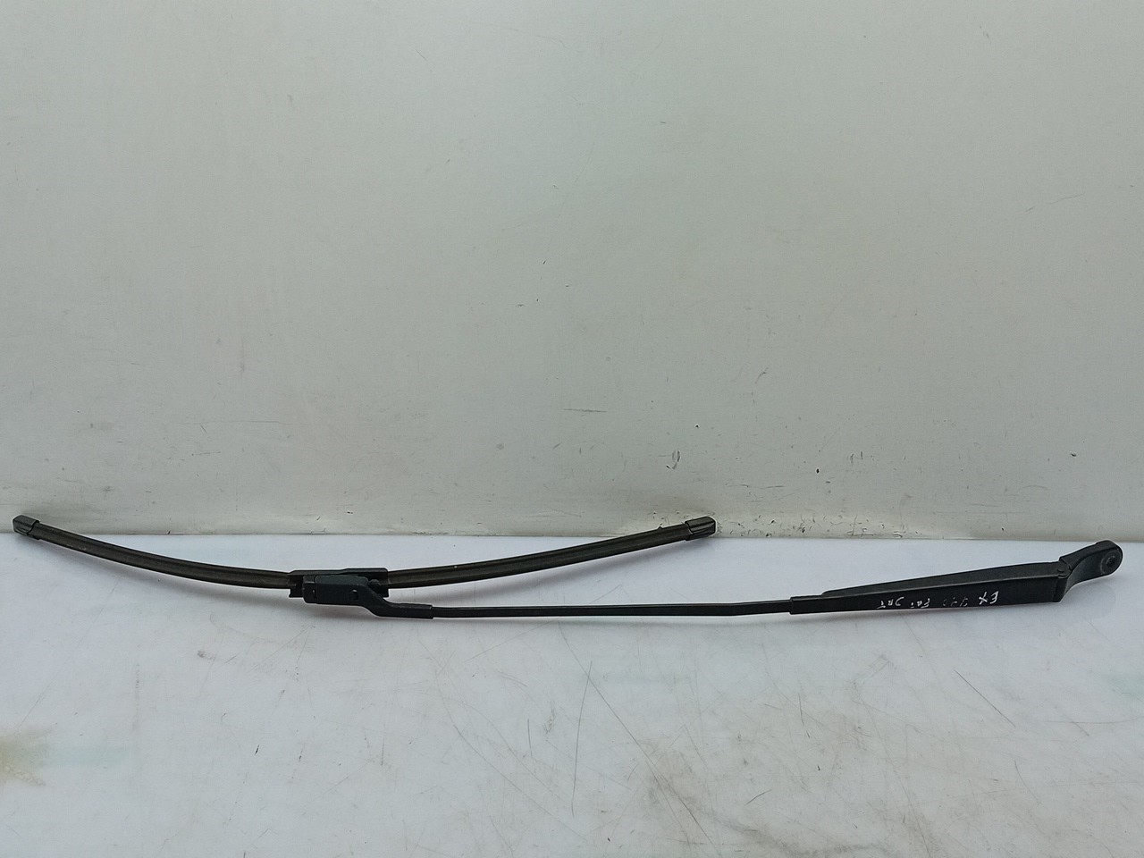 Windscreen wiper arm Left front