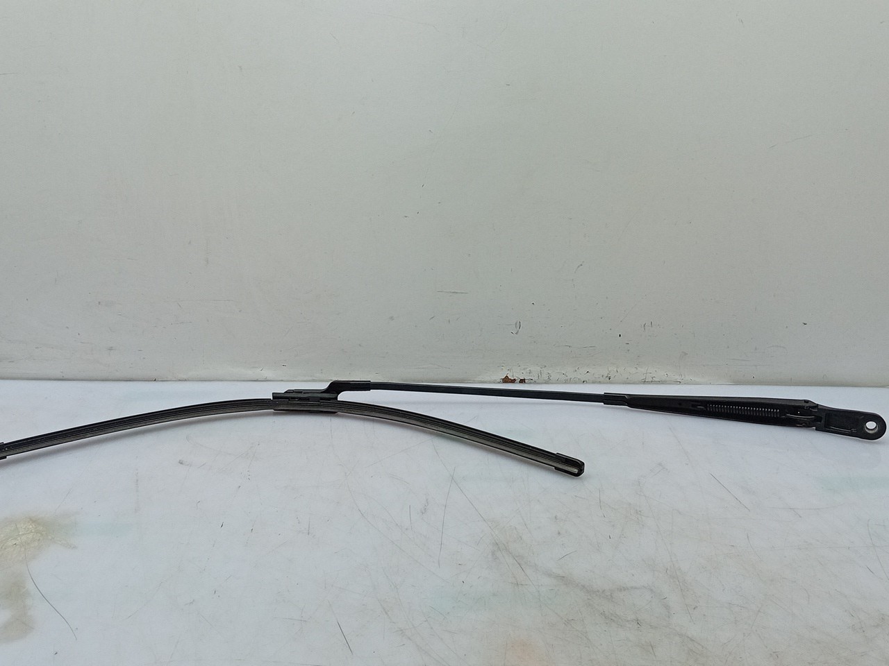 Windscreen wiper arm Left front PEUGEOT 5008 I (0U_, 0E_) Imagem-1