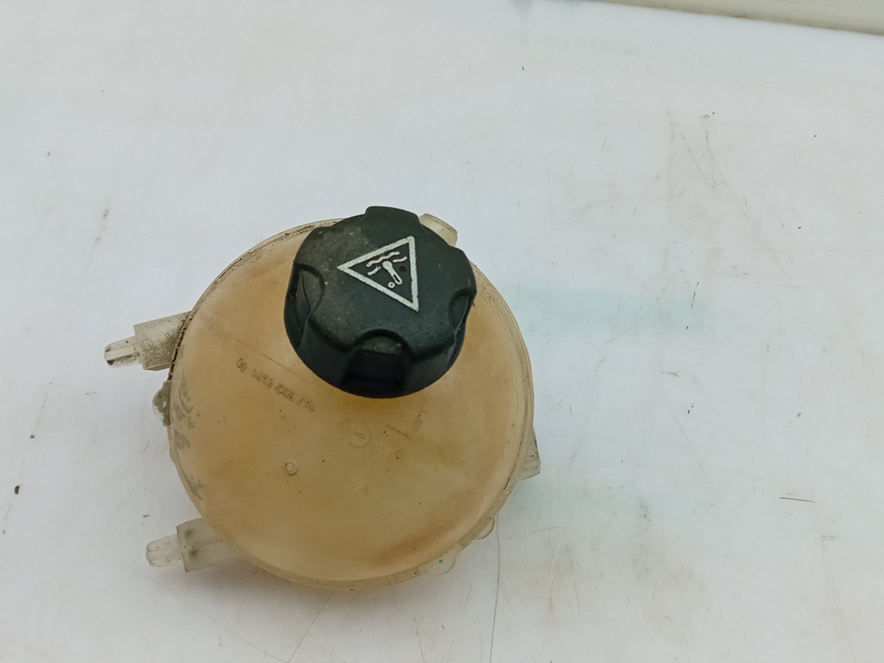 Coolant reservoir