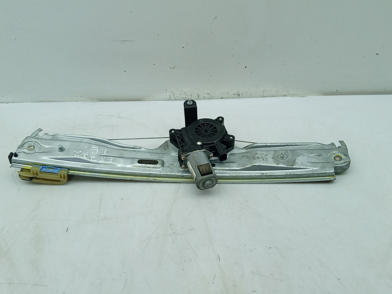 Alzavetro posteriore sinistro