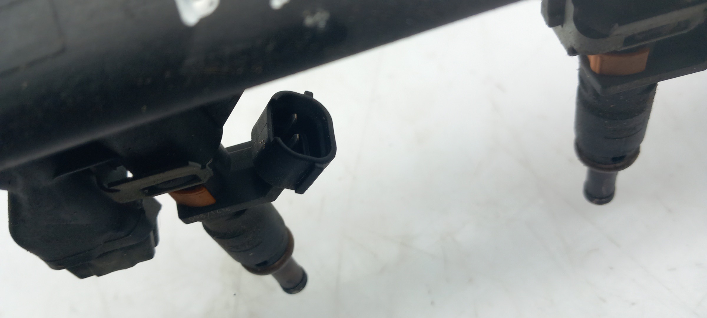 Fuel rail PEUGEOT 2008 I (CU_) Imagem-1