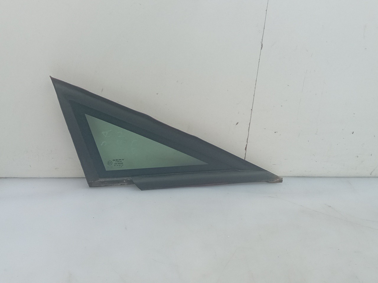 Vitre triangulaire avant Droite