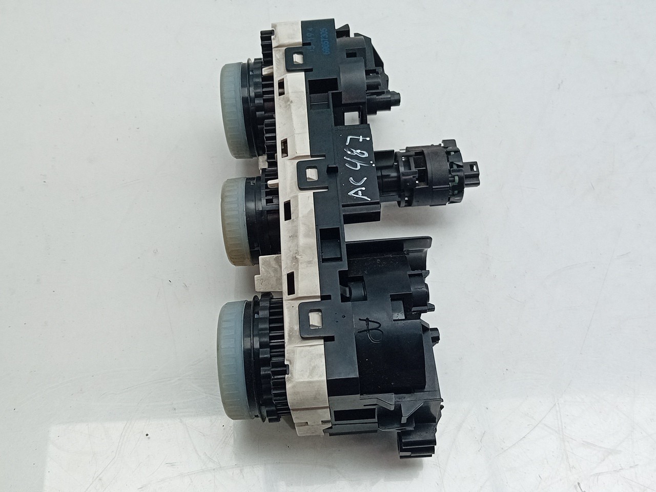 Botón / interruptor de aire acondicionado MITSUBISHI Colt VI (Z3_A, Z2_A) Imagem-1