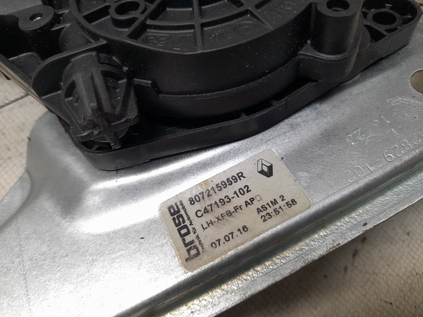Left front window regulator RENAULT Megane IV Grandtour (K9A/M_) Imagem-1