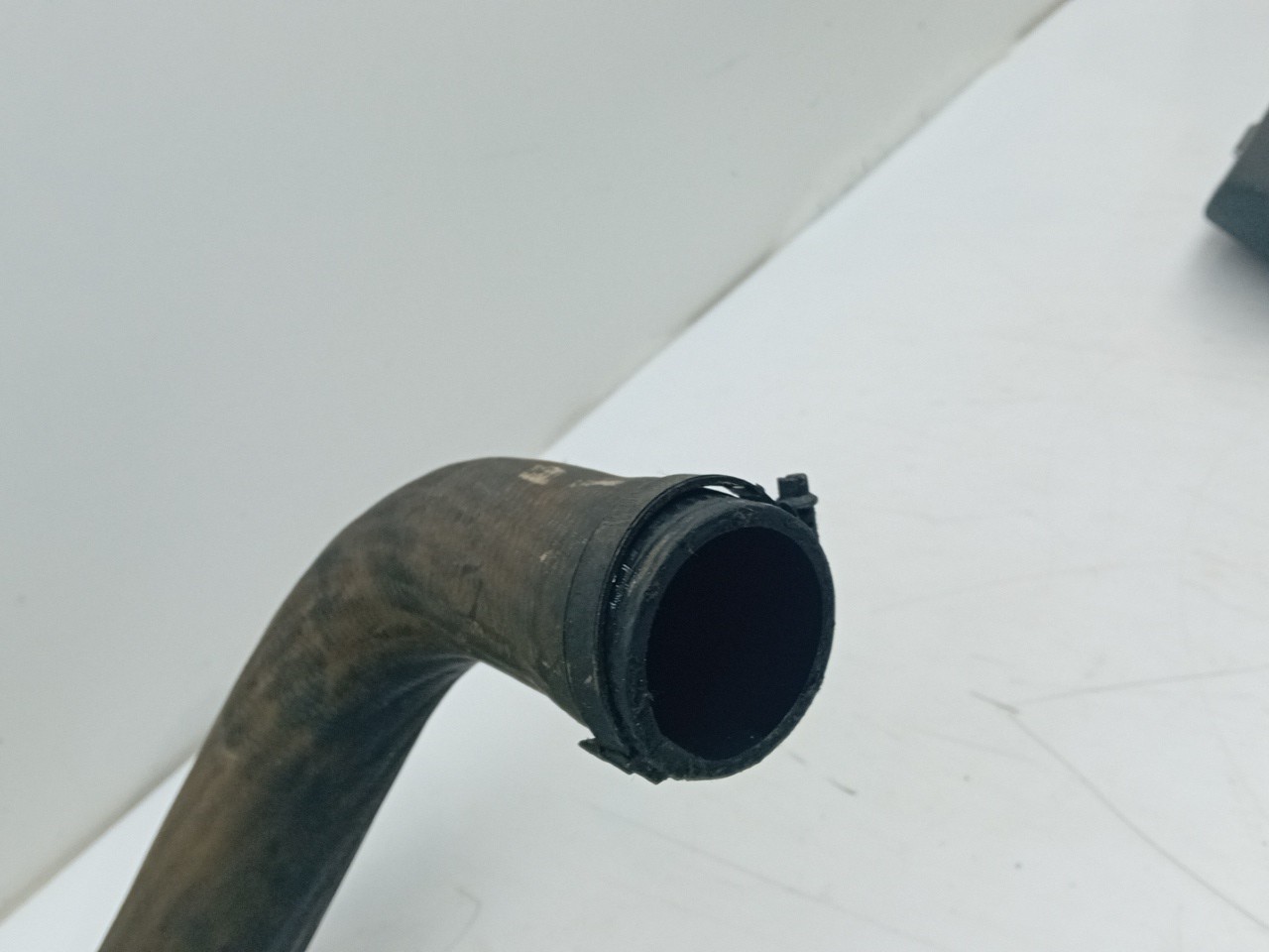 Intercooler pipe VOLVO V40 Hatchback Imagem-1