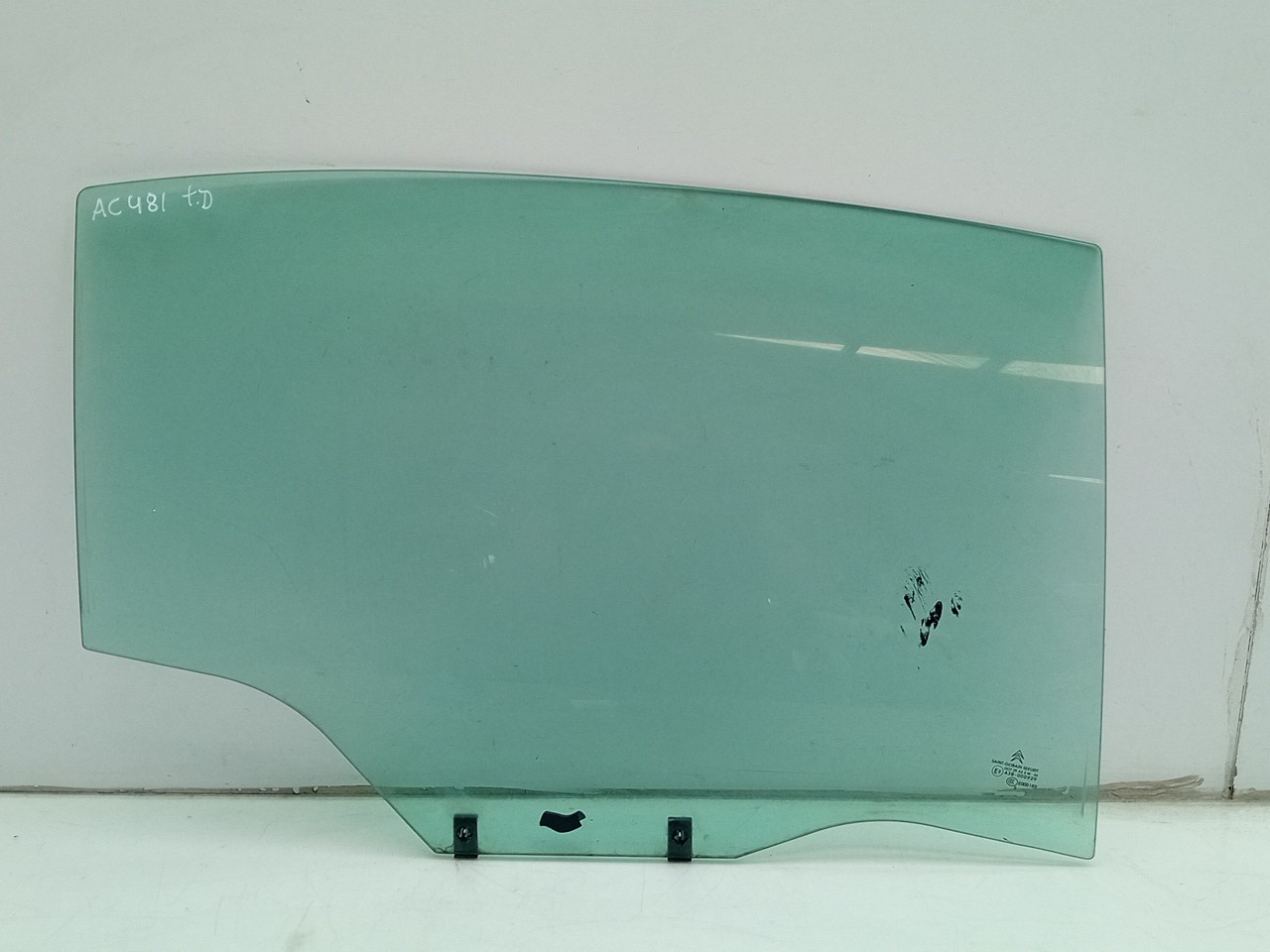 Right rear door glass