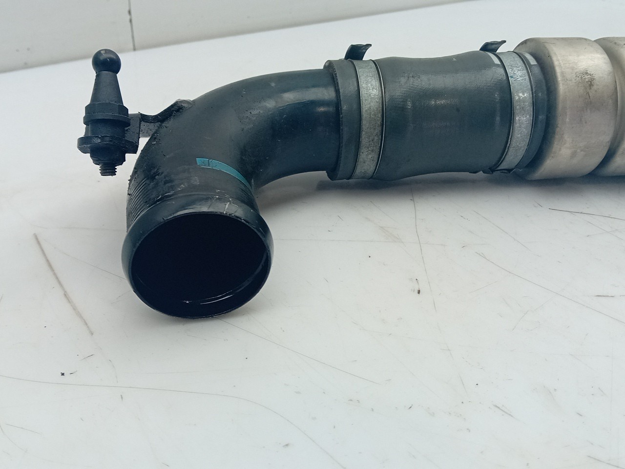Intercooler pipe VOLVO V40 Hatchback Imagem-1