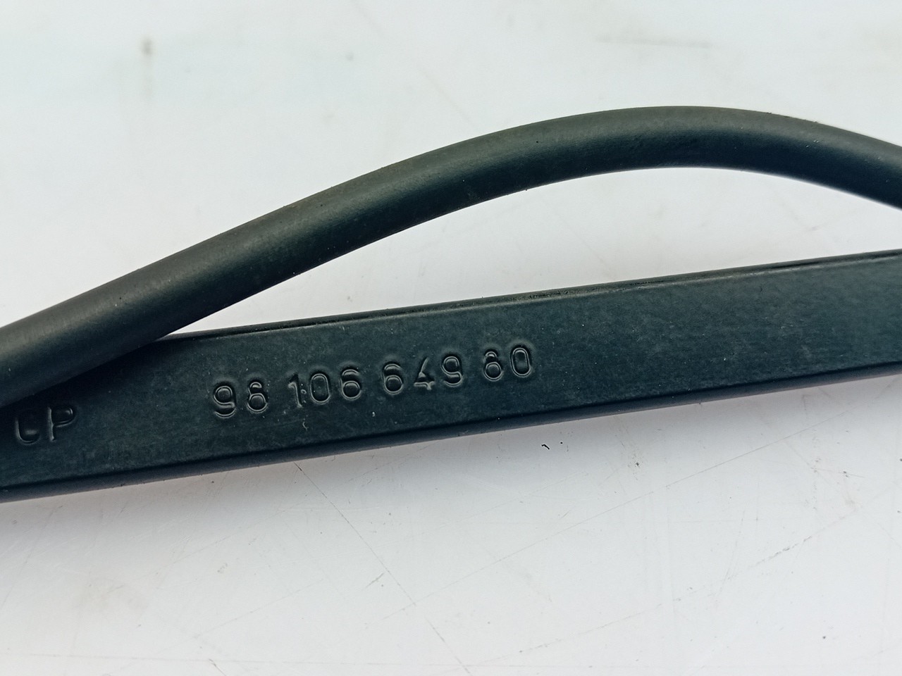 Haste / braço de escova limpa vidros frente direita PEUGEOT 5008 II (M_) Imagem-2