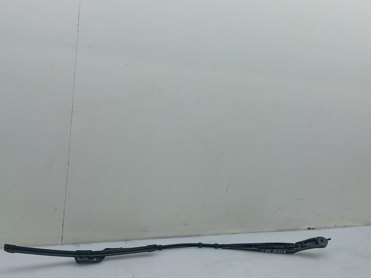 Haste / braço de escova limpa vidros frente direita PEUGEOT 5008 II (M_) Imagem-1