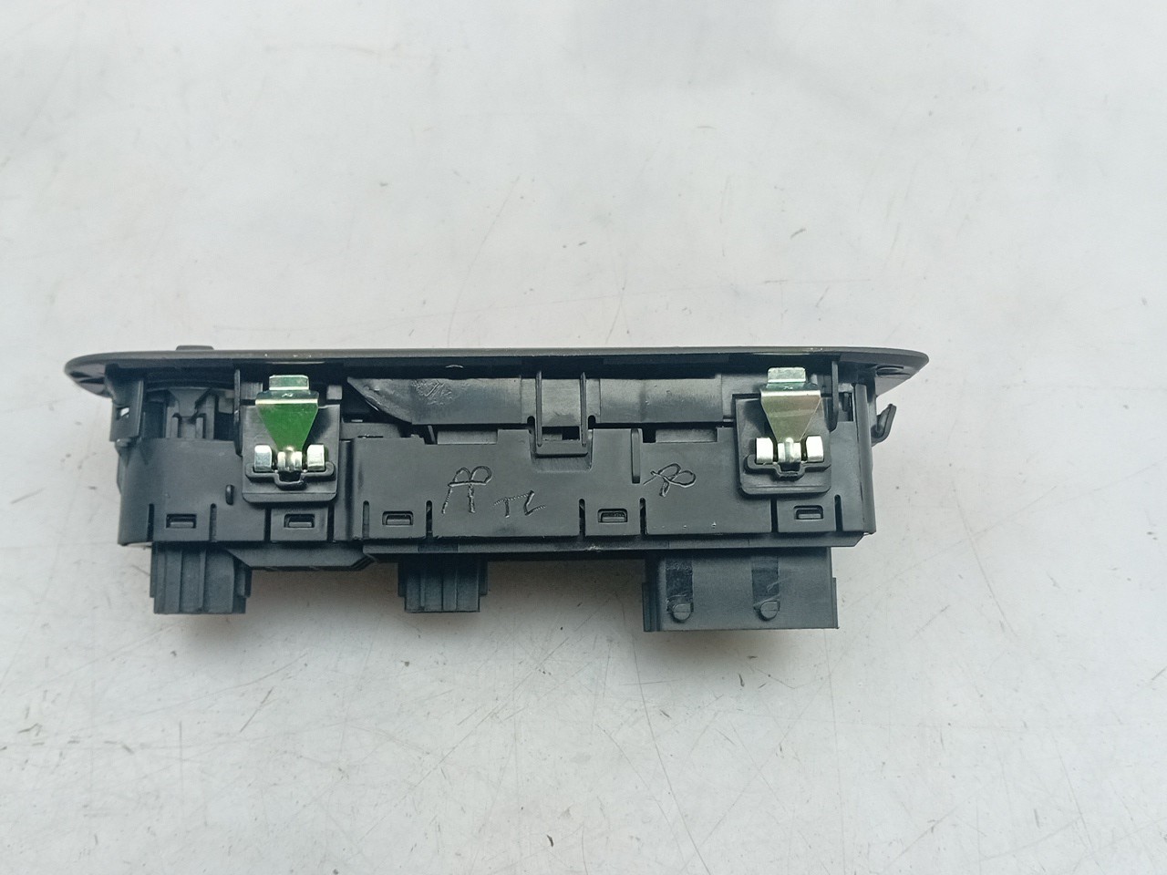 Commande / interrupteur lève-vitre Avant gauche PEUGEOT 5008 II (M_) Imagem-1