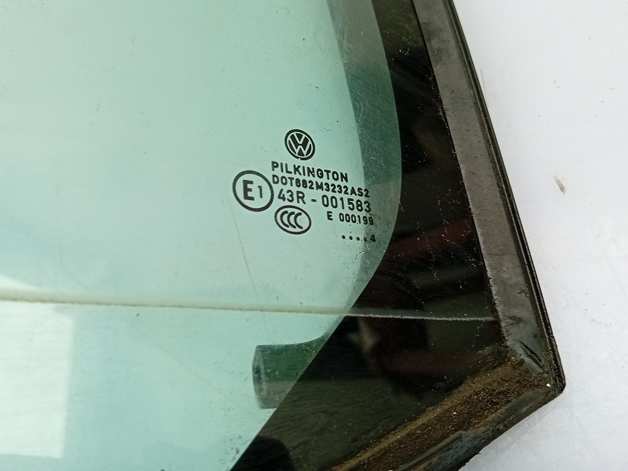 Left rear triangle window VOLKSWAGEN Golf VII Variant (BA5, BV5) Imagem-2