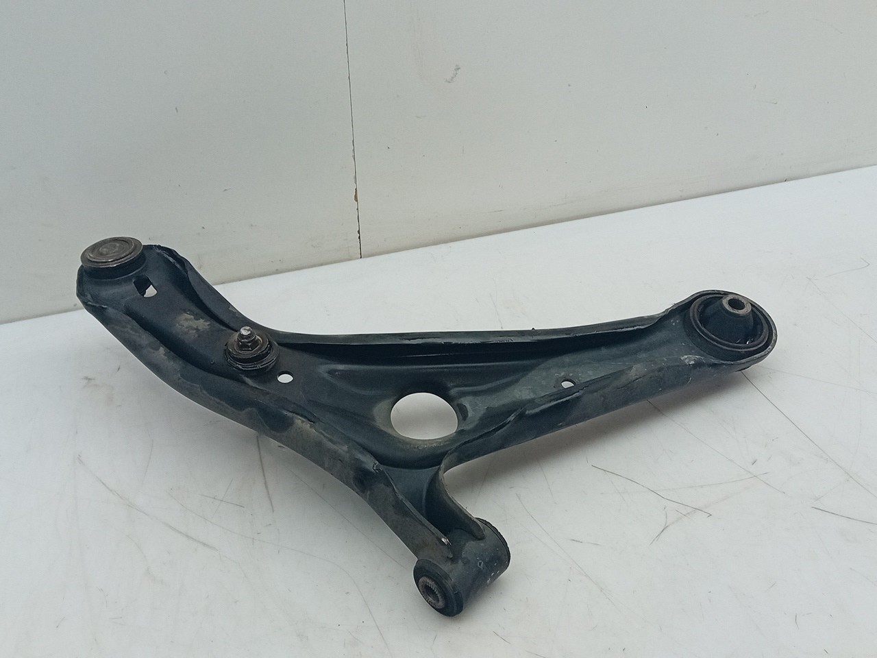 Brazo suspensión delantero izquierdo TOYOTA Yaris (_P1_) Imagem-1