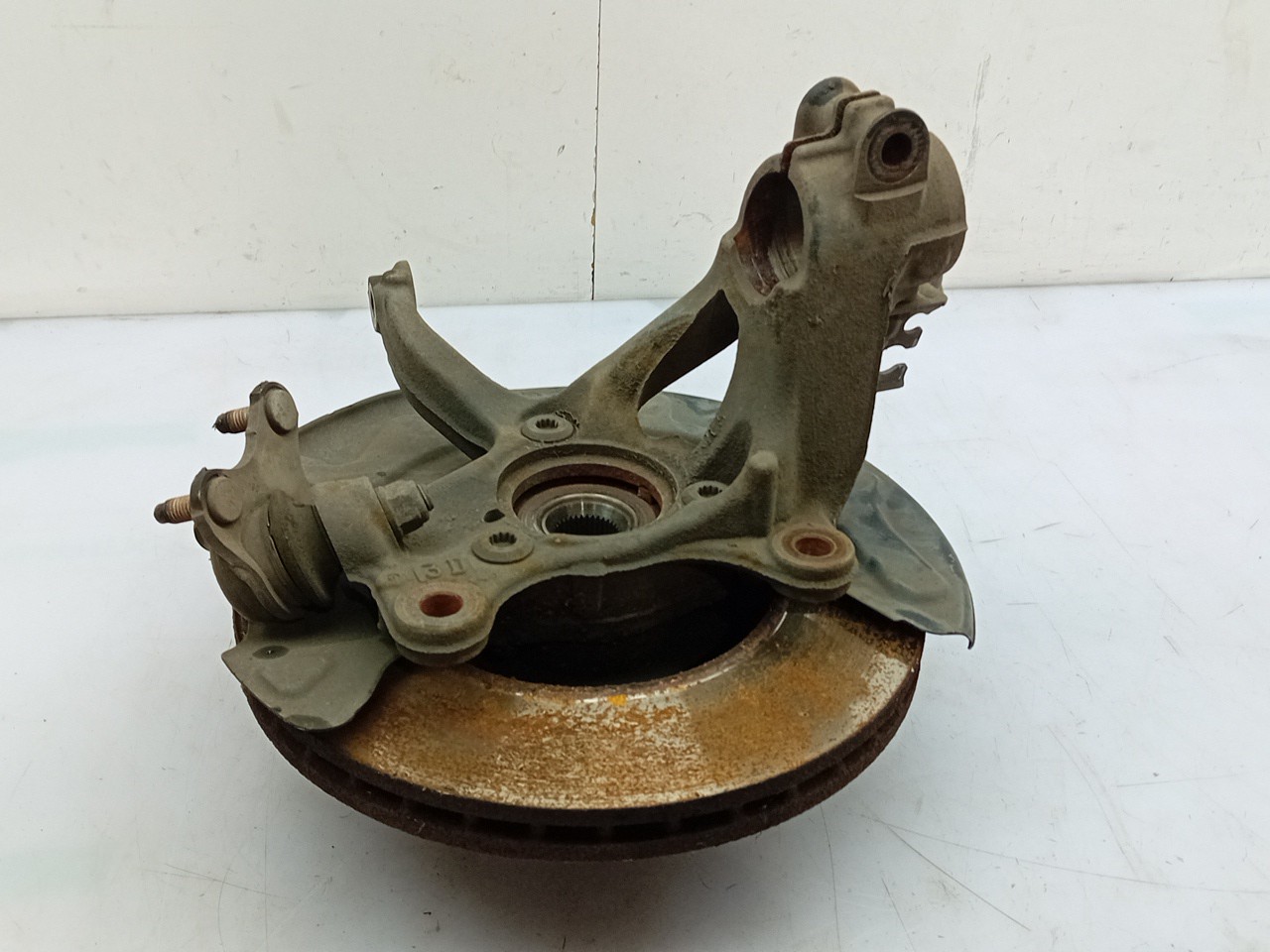 Left front steering knuckle VOLKSWAGEN Golf VII Variant (BA5, BV5) Imagem-1