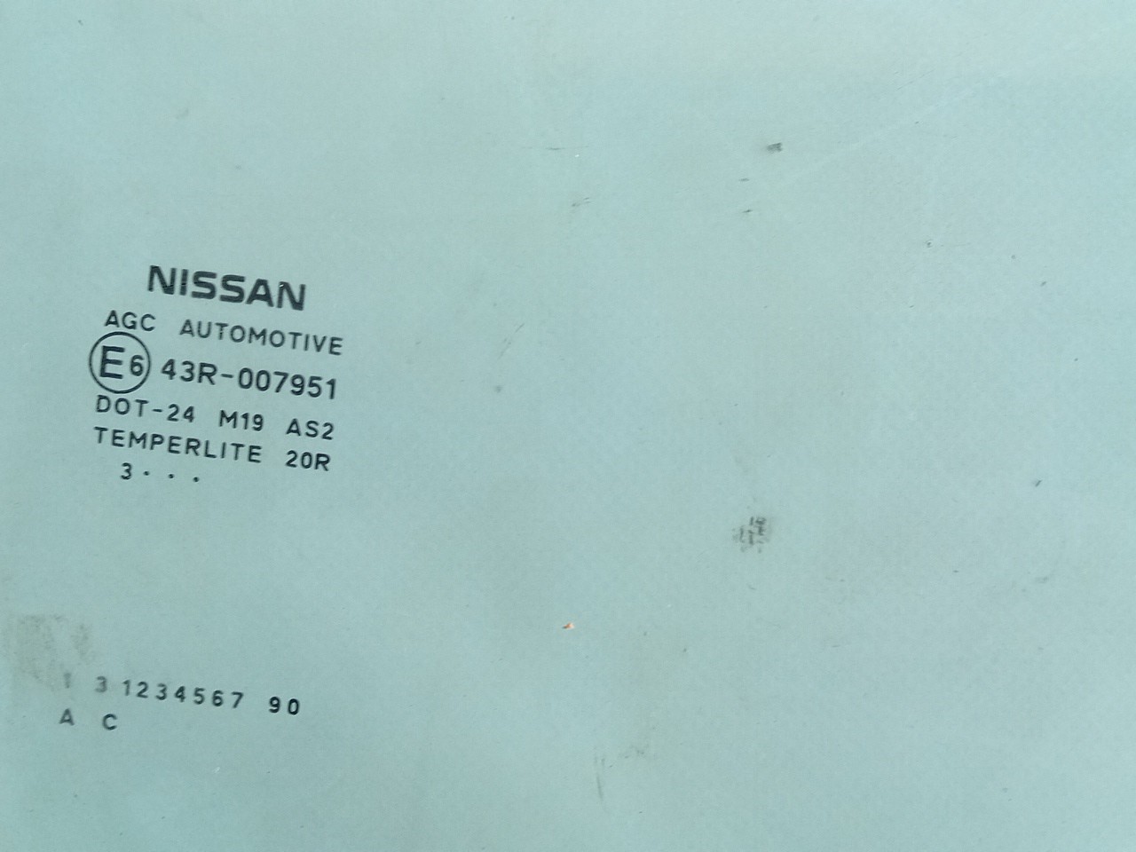 Right front door glass NISSAN Juke (F15) Imagem-1