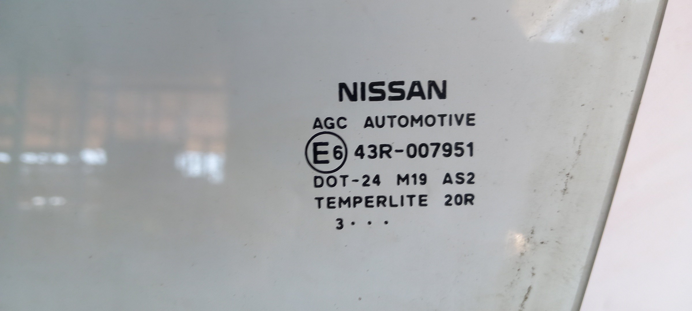 Left front door glass NISSAN Juke (F15) Imagem-1