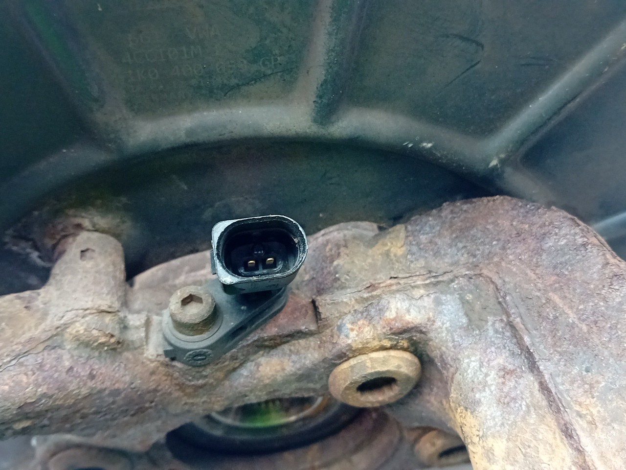 Left front steering knuckle VOLKSWAGEN Caddy III Kombi (2KB, 2KJ, 2CB, 2CJ) Imagem-2