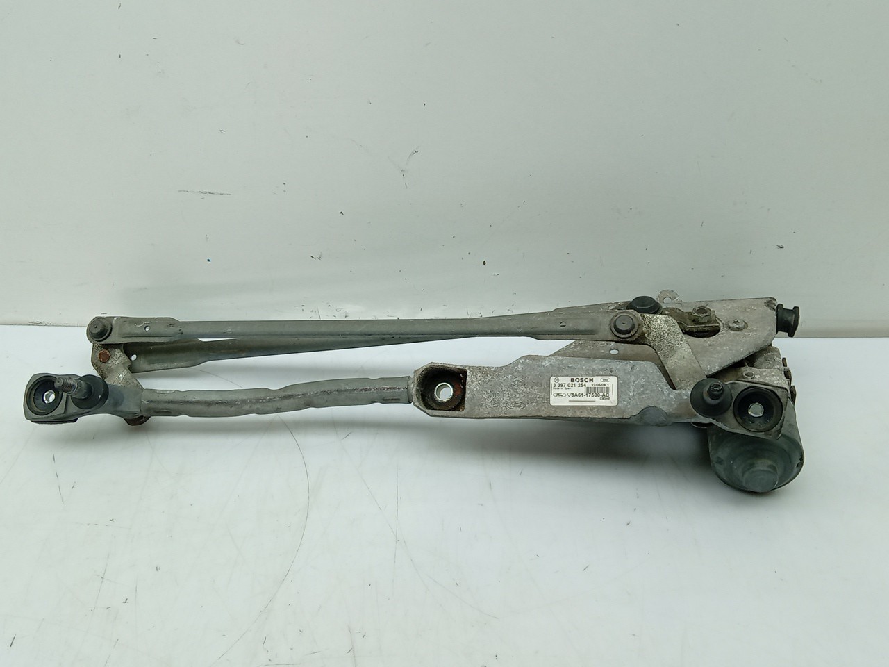 Essuie-glace moteur avant