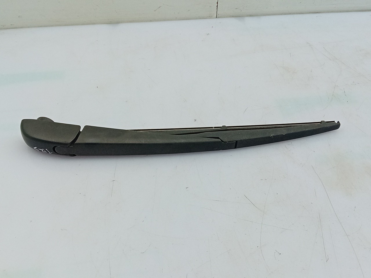 Rear wiper arm