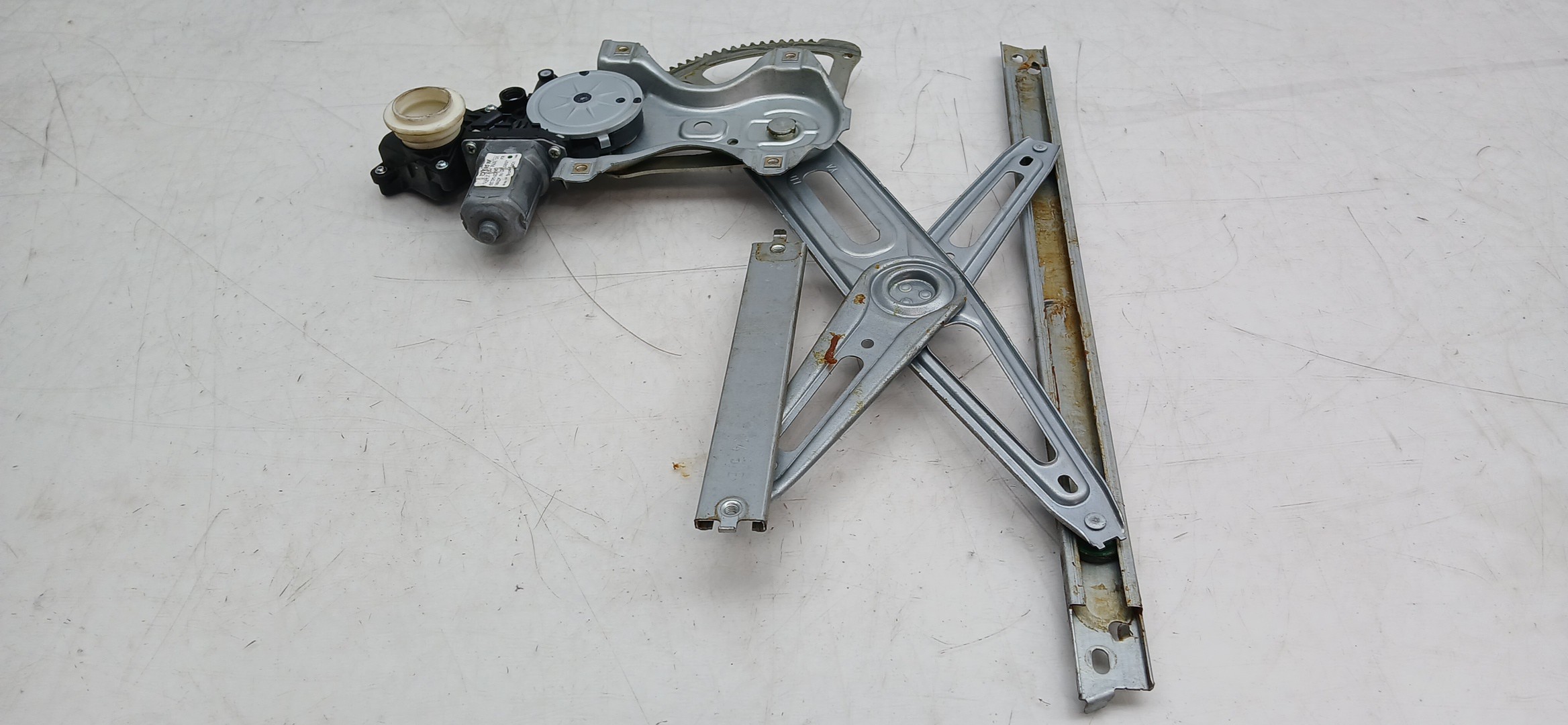 Left front window regulator TOYOTA Yaris (_P13_) Imagem-1