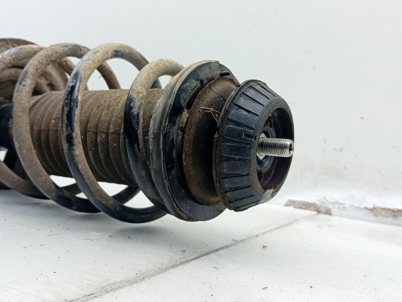 Right Front Shock Absorber TOYOTA Yaris (_P13_) Imagem-1