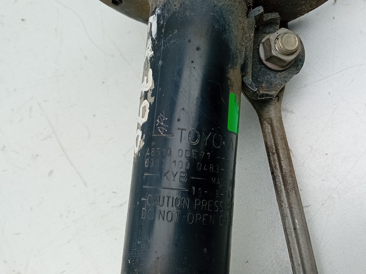 Right Front Shock Absorber TOYOTA Yaris (_P13_) Imagem-3