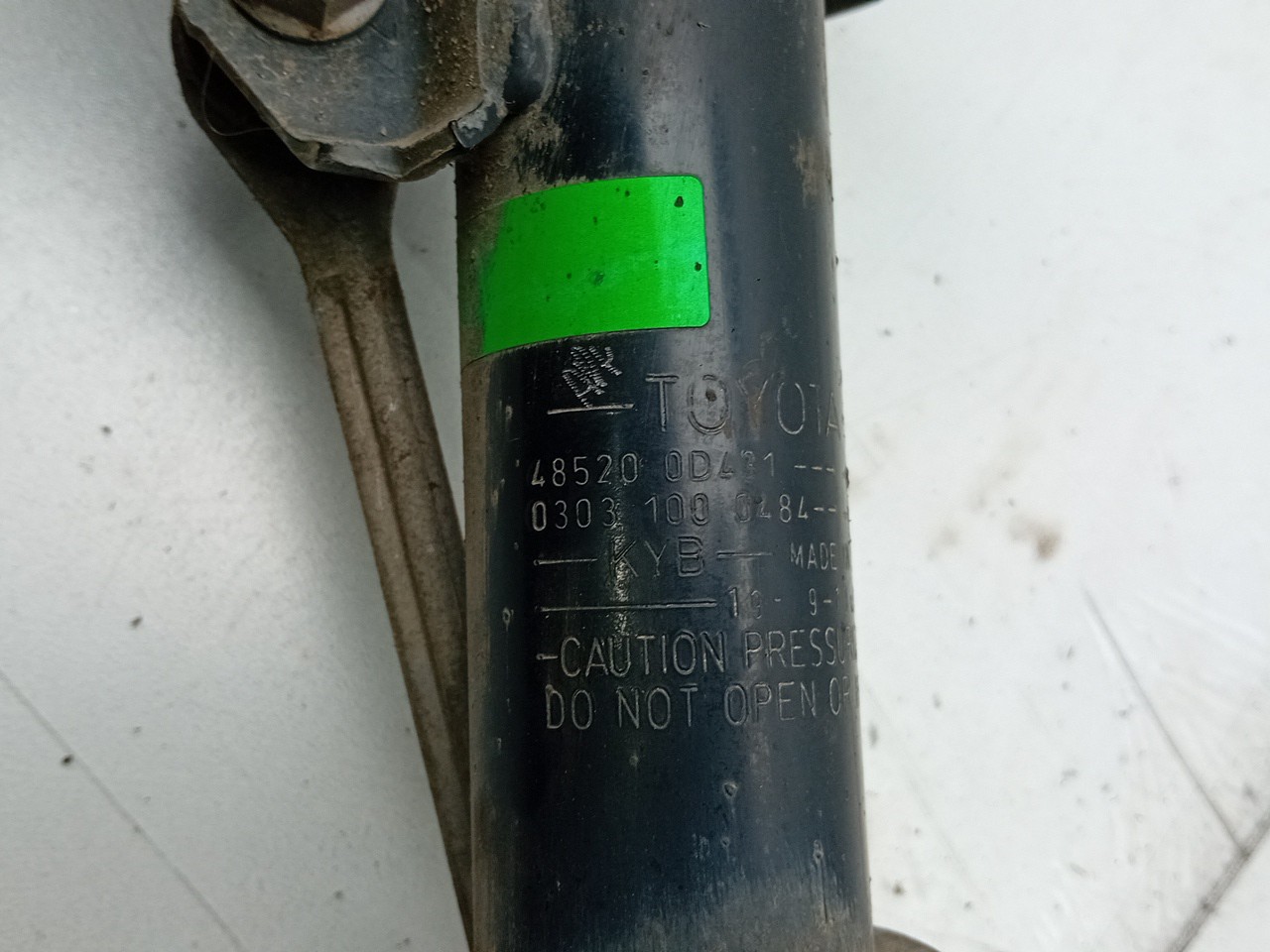 Left Front Shock Absorber TOYOTA Yaris (_P13_) Imagem-3