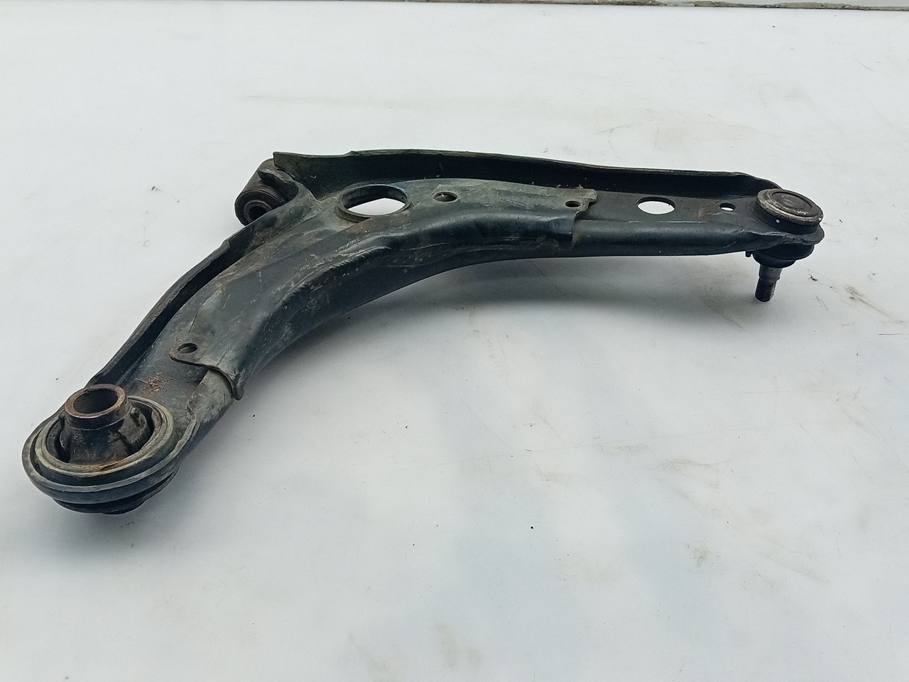 Brazo suspensión delantero izquierdo TOYOTA Yaris (_P13_) Imagem-3
