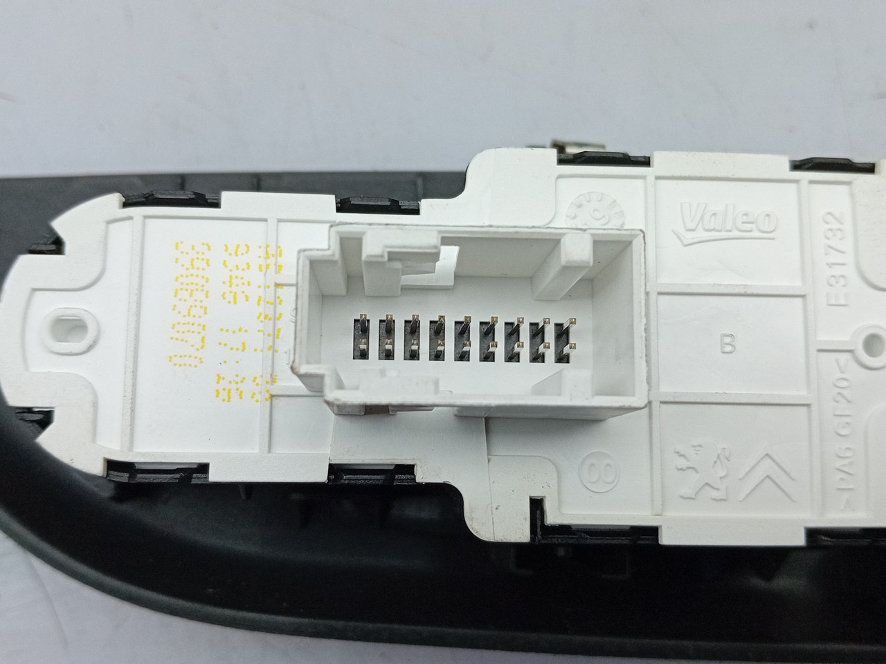 Comando / botão / interruptor vidros frente esquerdo OPEL Corsa F Imagem-3
