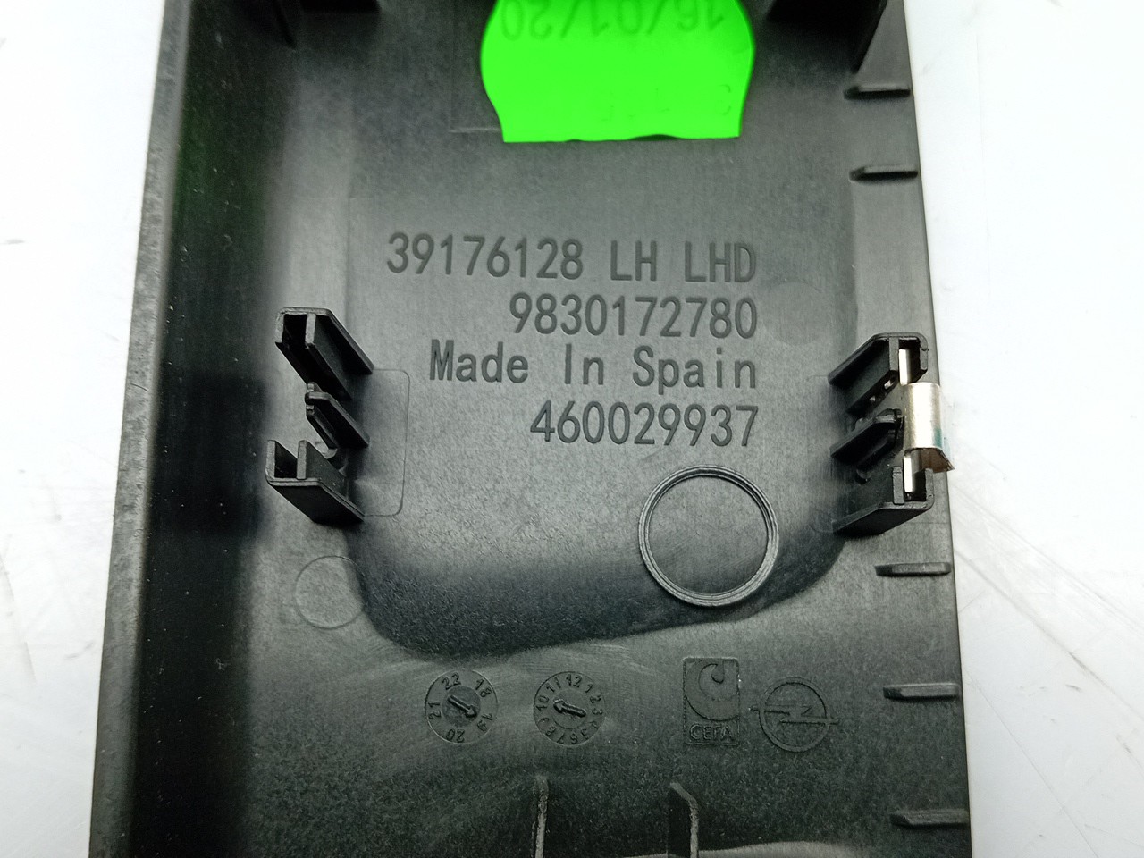 Comando / botão / interruptor vidros frente esquerdo OPEL Corsa F Imagem-4