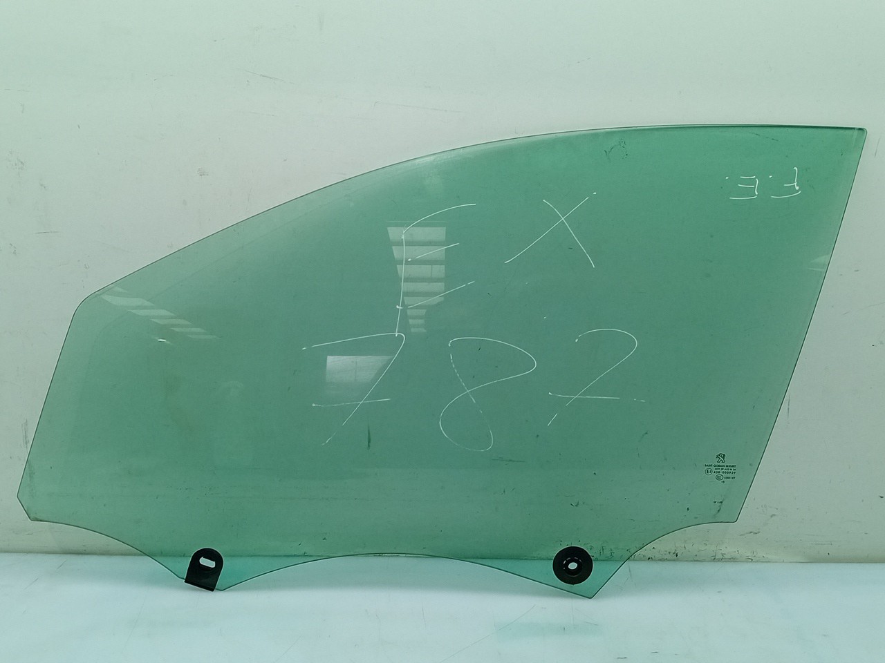 Vitre porte avant gauche