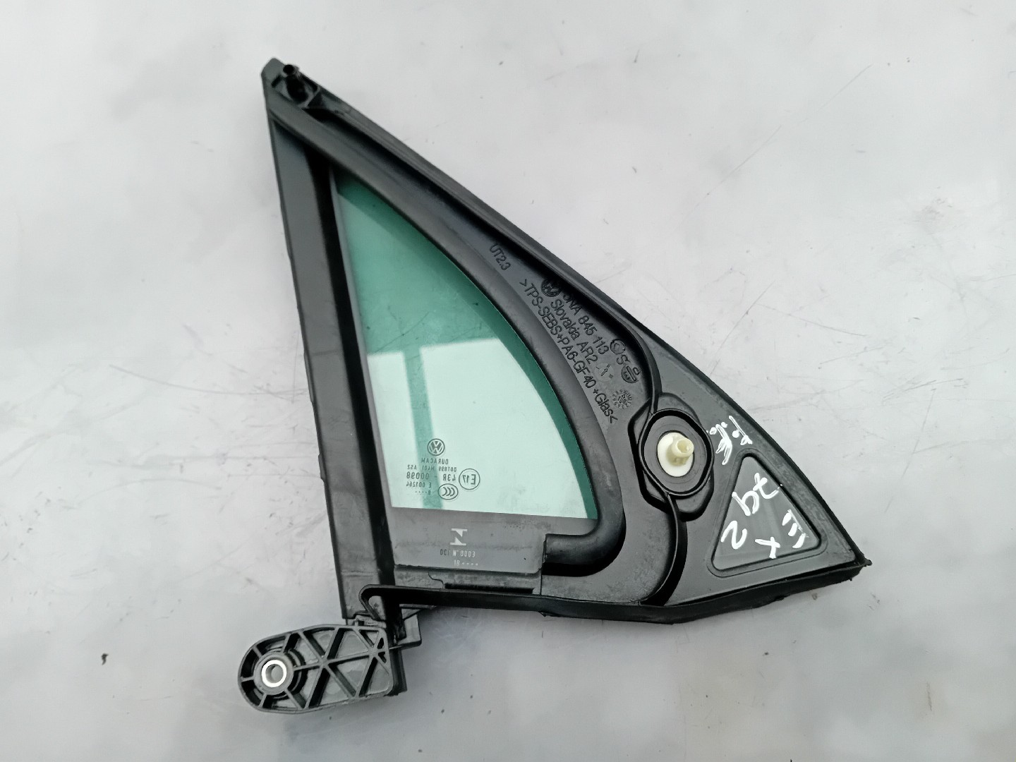 Left front triangle window VOLKSWAGEN Tiguan (AD1, AX1) Imagem-1