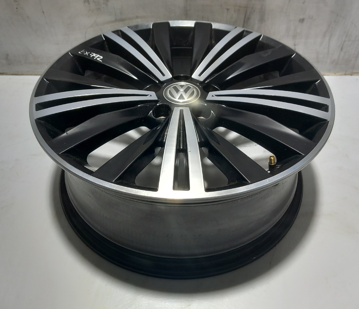 Jante Avant Gauche VOLKSWAGEN Tiguan (AD1, AX1) Imagem-1
