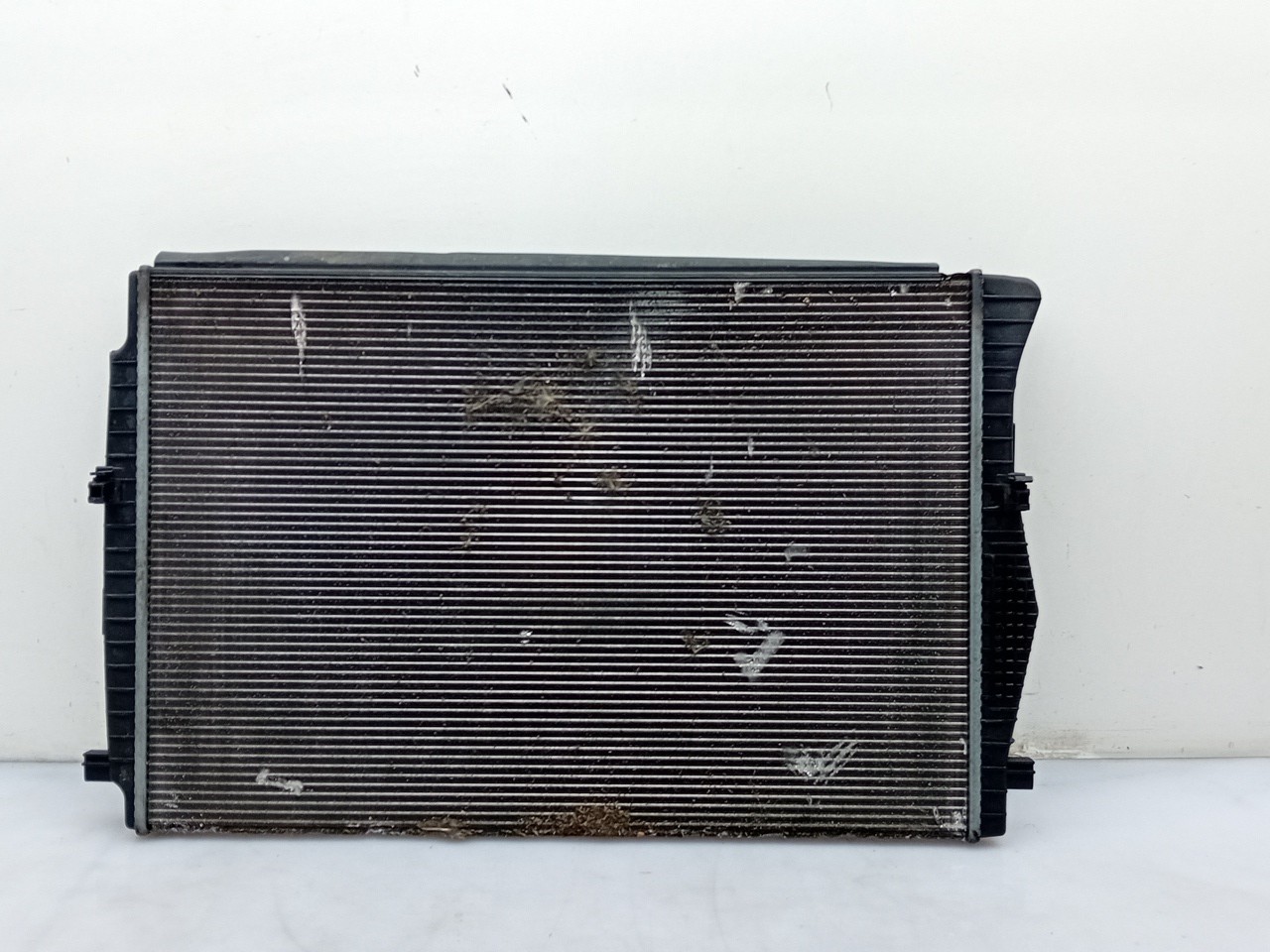 Radiateur d'eau VOLKSWAGEN Tiguan (AD1, AX1) Imagem-1