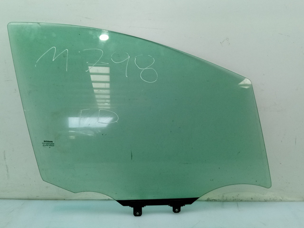 Right front door glass
