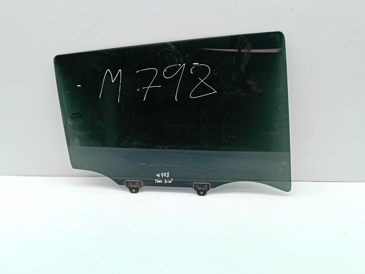 Right rear door glass