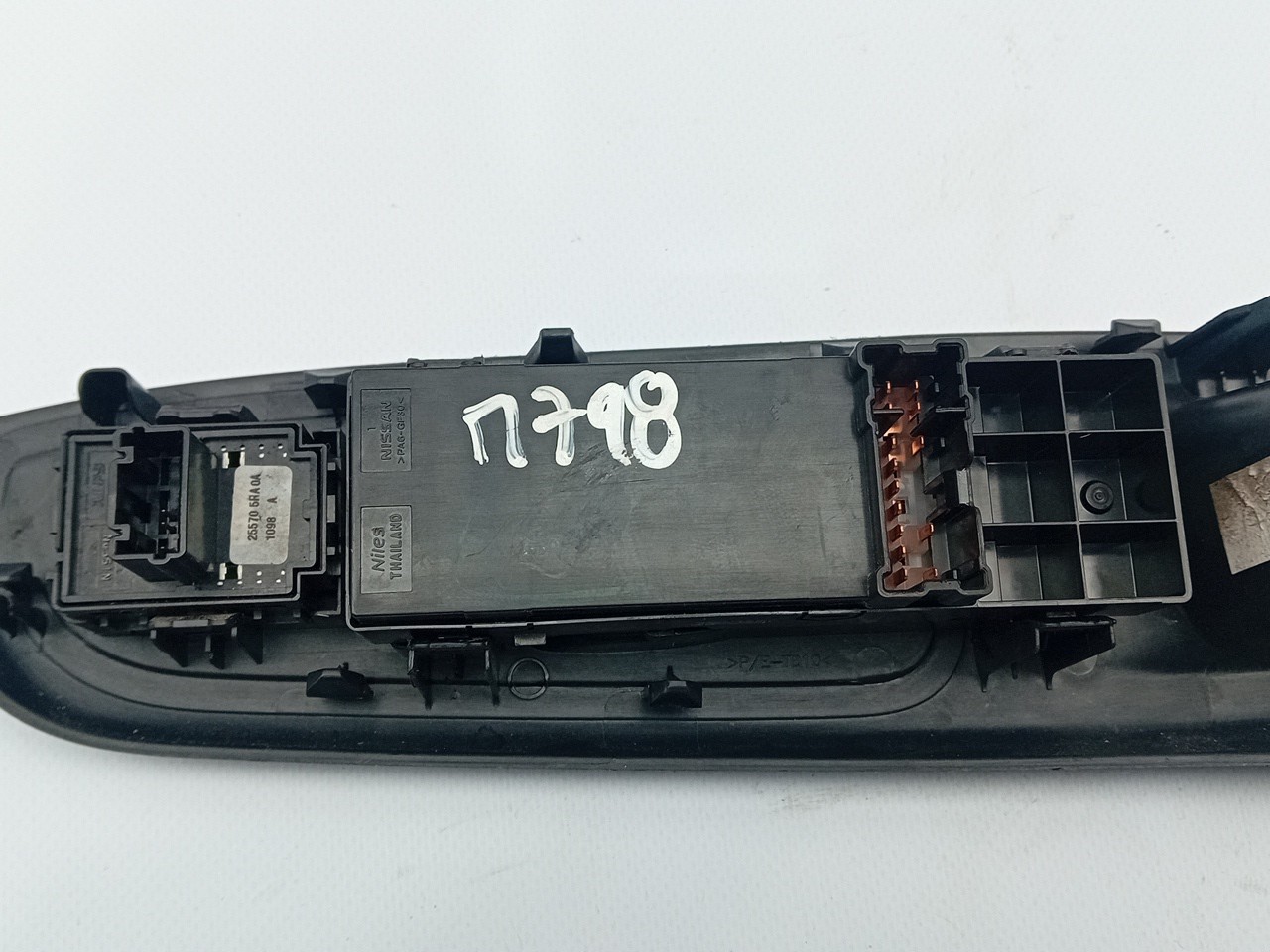 Left Front window control NISSAN Micra V (K14) Imagem-3