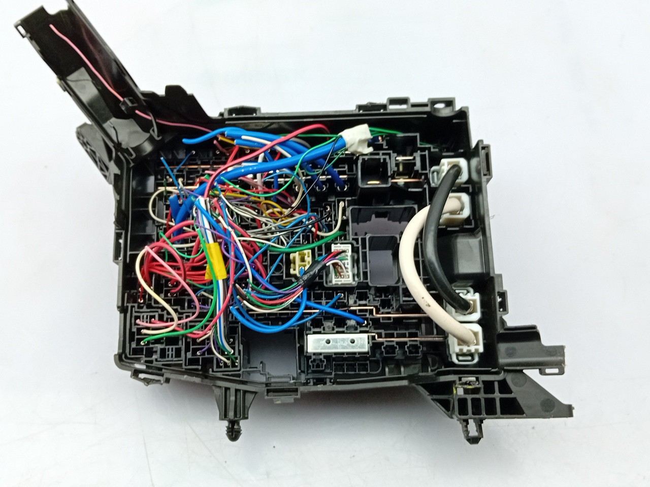Fuse box / SAM / BSI TOYOTA Auris Hatchback (_E18_) Imagem-1