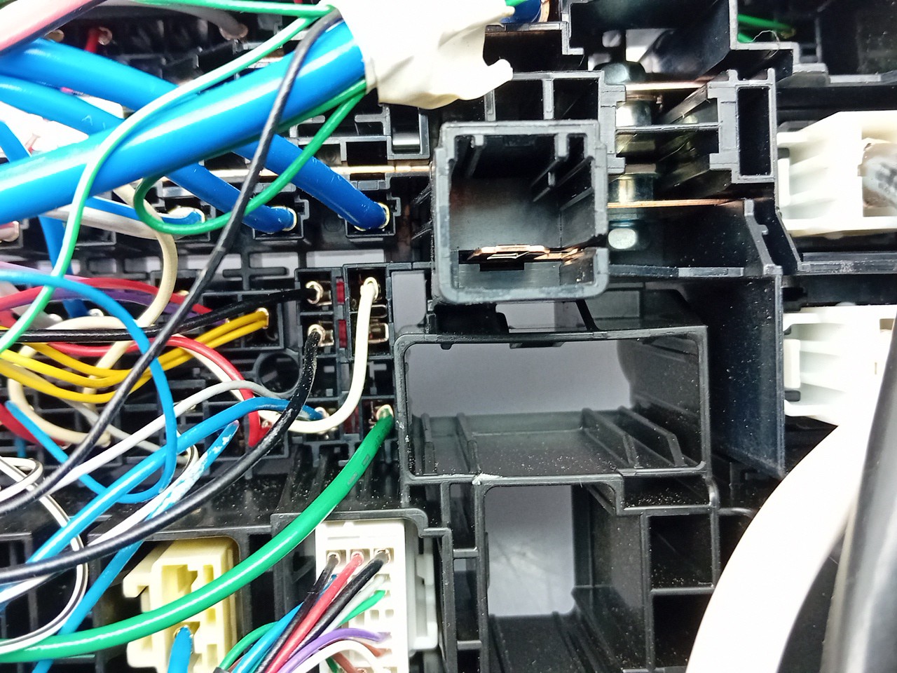 Fuse box / SAM / BSI TOYOTA Auris Hatchback (_E18_) Imagem-2