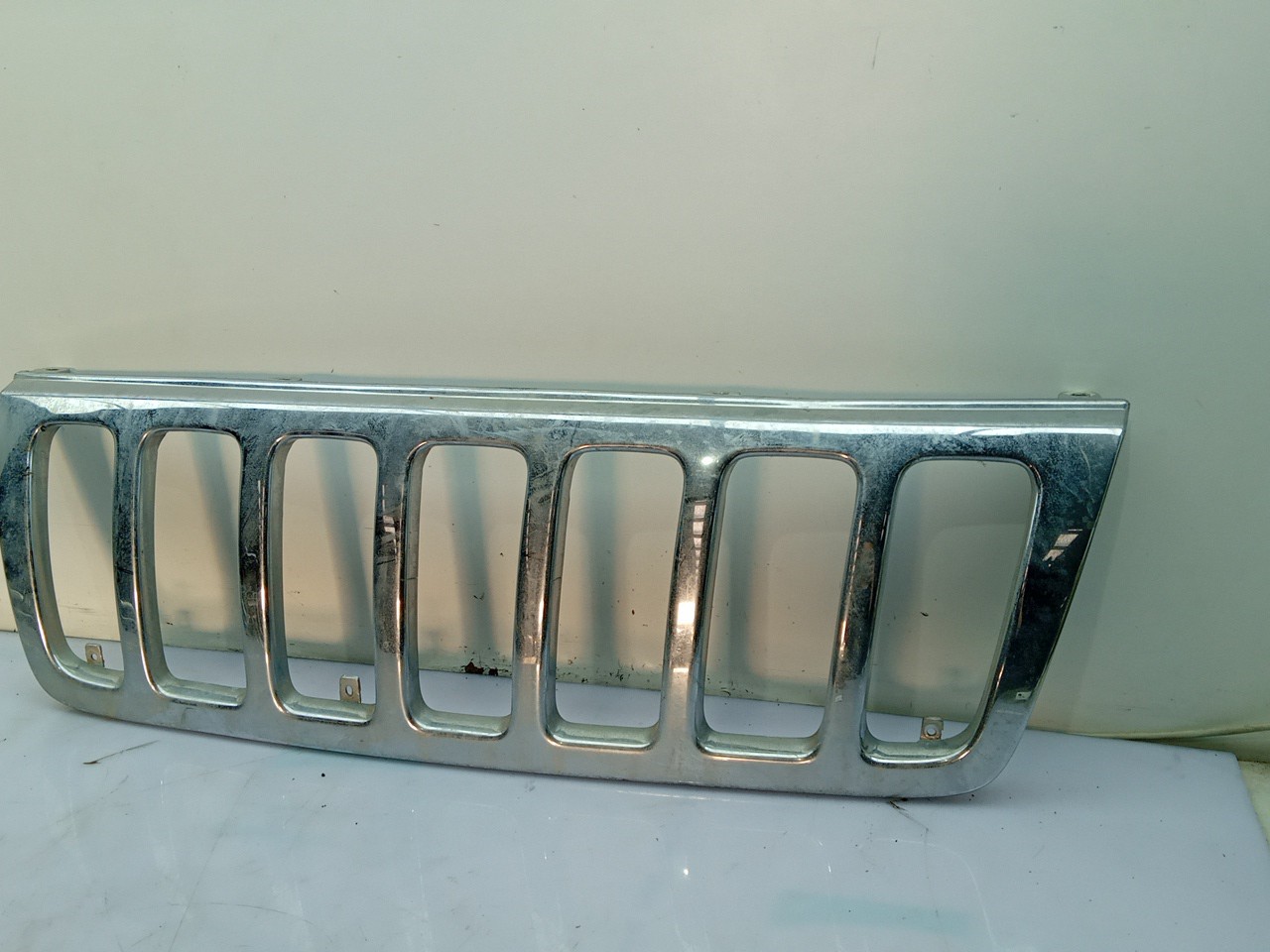 Front grille JEEP Grand Cherokee II (WJ, WG) Imagem-1