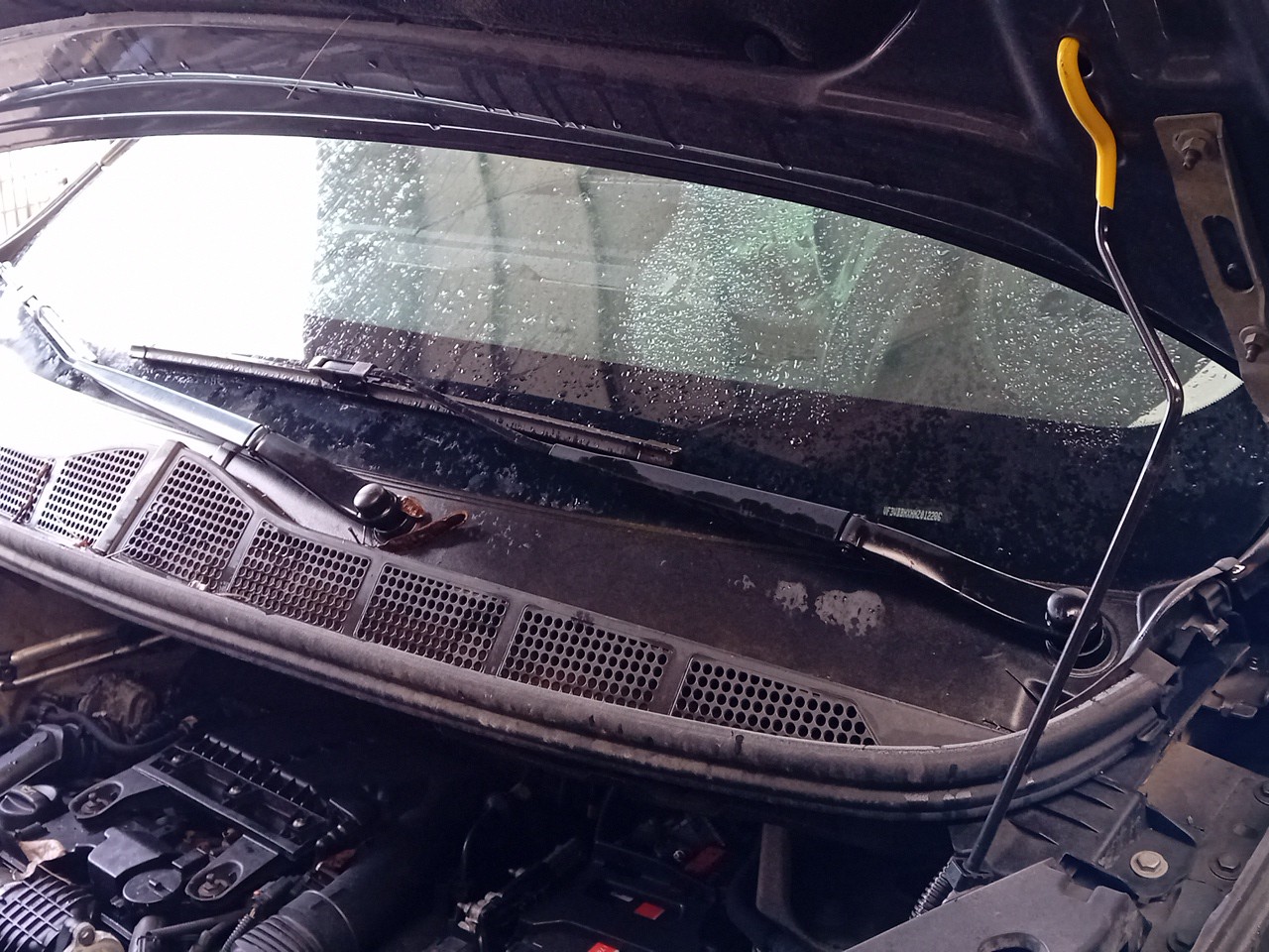Windscreen wiper arm Left front