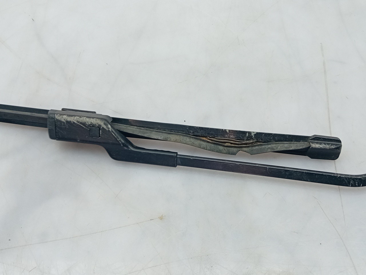 Brazo de limpiaparabrisas delantero derecho PEUGEOT 2008 I (CU_) Imagem-1