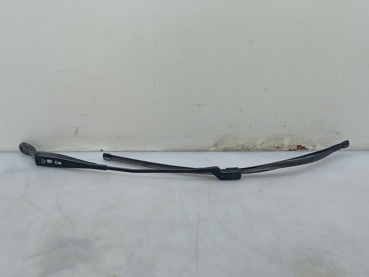 Windscreen wiper arm Left front