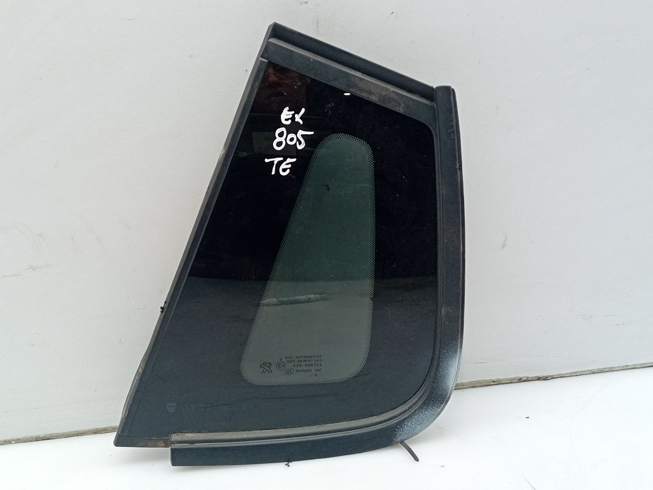 Left rear quarter glass